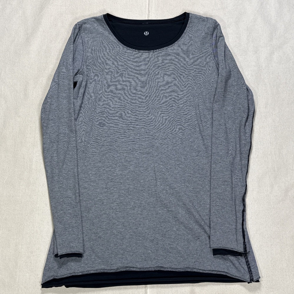 LULULEMON ATHLETICA Every Yogi Long Sleeve"Reversibe" Size 6?